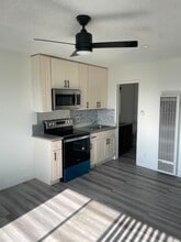 305 E Plymouth St, Unit A in Inglewood, CA - Building Photo - Building Photo