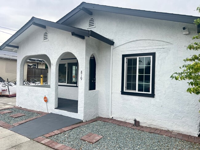 819 W 9th St in Antioch, CA - Building Photo - Building Photo