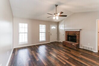 10326 Curtis Dr in Olive Branch, MS - Foto de edificio - Building Photo