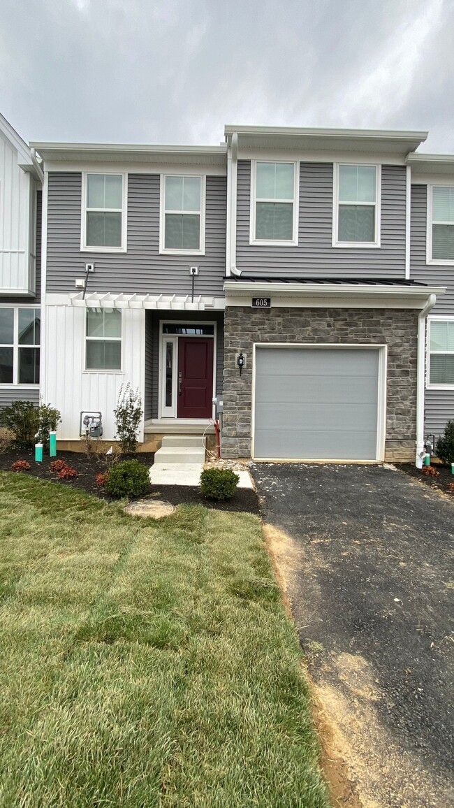 property at 605 Mockernut Ct