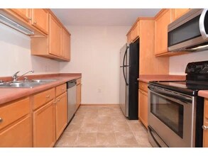 8206 Starr Grass Dr, Unit 212 in Madison, WI - Building Photo - Building Photo