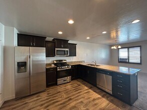 12547 Bullion Falls Dr in Riverton, UT - Foto de edificio - Building Photo