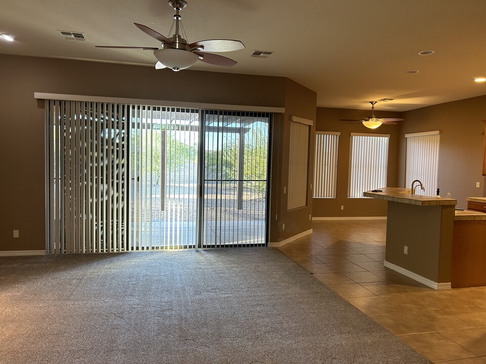 2878 Fort Mojave Dr in Bullhead City, AZ - Building Photo
