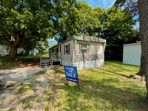 1100 W Locust St in Canton, IL - Building Photo - Building Photo