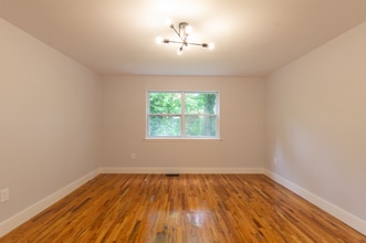 1903 Country Ln in Ewing Township, NJ - Foto de edificio - Building Photo