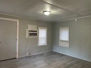 7091 Rogue River Hwy in Grants Pass, OR - Building Photo - Building Photo