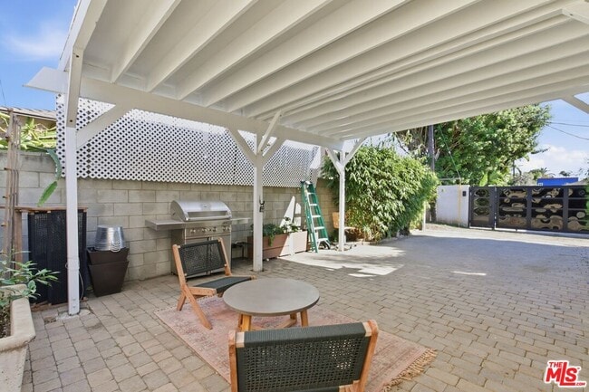 property at 4276 Kenyon Ave