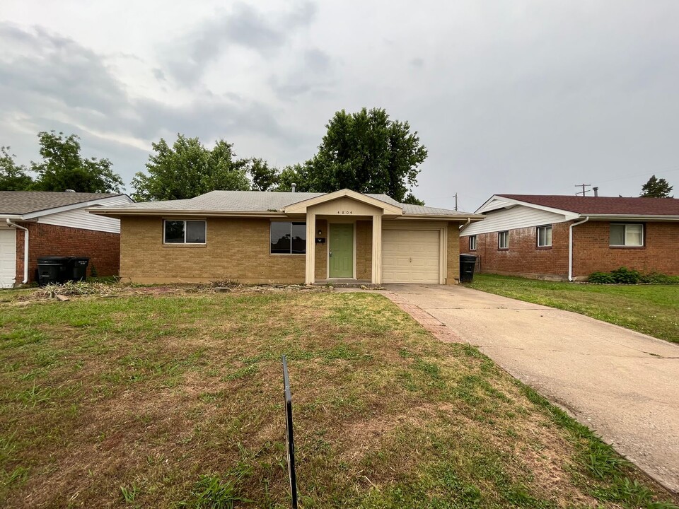 4804 Park Vista Dr in Del City, OK - Building Photo