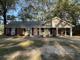 6800 Hinkson Rd in Little Rock, AR - Building Photo