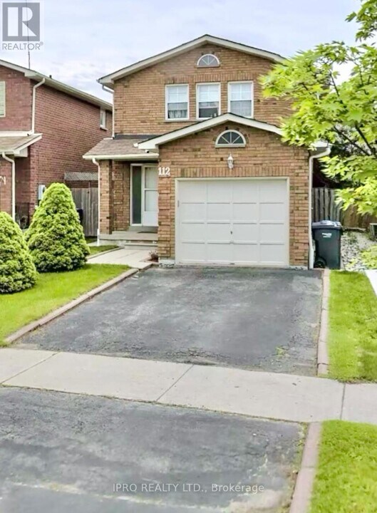 112 Dumfries Ave in Brampton, ON - Building Photo