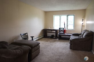 1762 Cottonwood St, Unit 1 in Fairbanks, AK - Foto de edificio - Building Photo