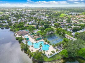 6608 SW 114th Ave in Miami, FL - Building Photo