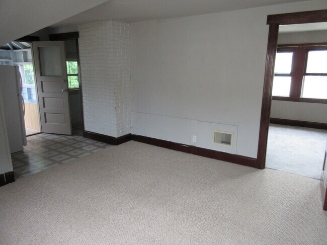 210 Frame Ave, Unit Duplex Upper in Waukesha, WI - Building Photo - Building Photo