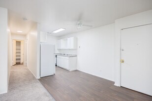 Cedar Creek Apartments in Okemos, MI - Building Photo