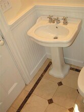 82 Holland St, Unit 1 in Somerville, MA - Building Photo - Building Photo