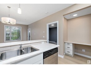 2584 Anderson Way SW in Edmonton, AB - Building Photo - Building Photo