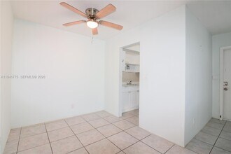 712 NE 8th St in Hallandale Beach, FL - Building Photo - Building Photo