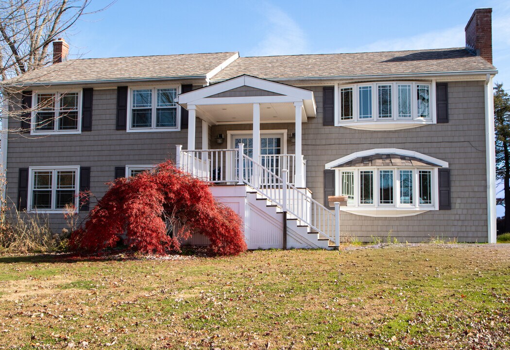 72 Carson Ave in Wethersfield, CT - Building Photo