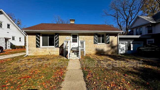 808 W Hill St in Champaign, IL - Foto de edificio - Building Photo