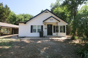 204 Pine Ave in Skiatook, OK - Building Photo