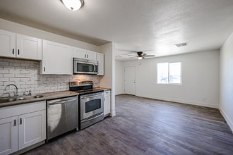 4446 S 36th Ave in Phoenix, AZ - Foto de edificio - Building Photo