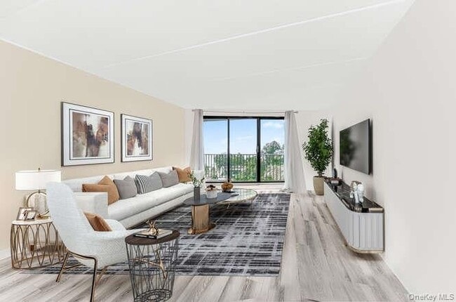 1155 Warburton Ave, Unit 2V in Yonkers, NY - Building Photo - Building Photo