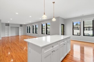 1697 N Marshall St in Milwaukee, WI - Building Photo - Building Photo