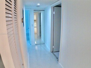 4760 NW 102nd Ave in Doral, FL - Building Photo - Building Photo