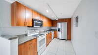 7501 E Treasure Dr, Unit 6N in North Bay Village, FL - Building Photo - Building Photo