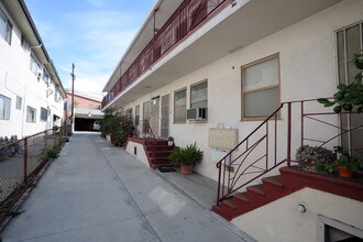 4811 Rosewood Ave in Los Angeles, CA - Building Photo - Building Photo