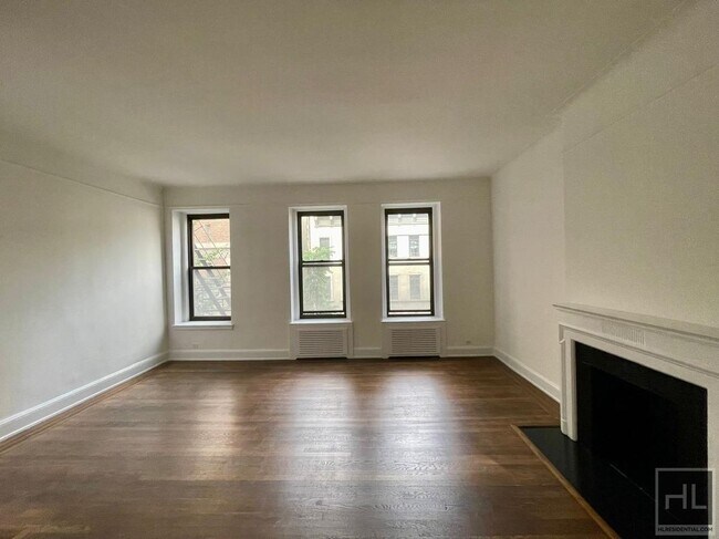 E 81st St in New York, NY - Building Photo - Building Photo