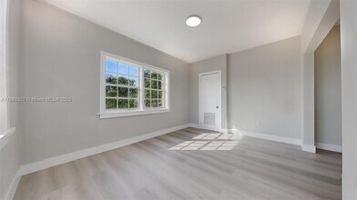433 NW 25th Ave in Miami, FL - Foto de edificio - Building Photo