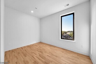 1037 Amboy Ave in Edison, NJ - Building Photo - Building Photo