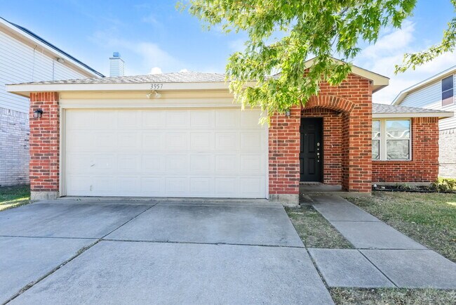 3957 German Pointer Way in Fort Worth, TX - Foto de edificio - Building Photo
