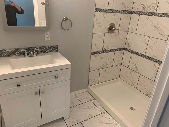 1020 Lomas Blvd NW-Unit -2 in Albuquerque, NM - Building Photo - Building Photo