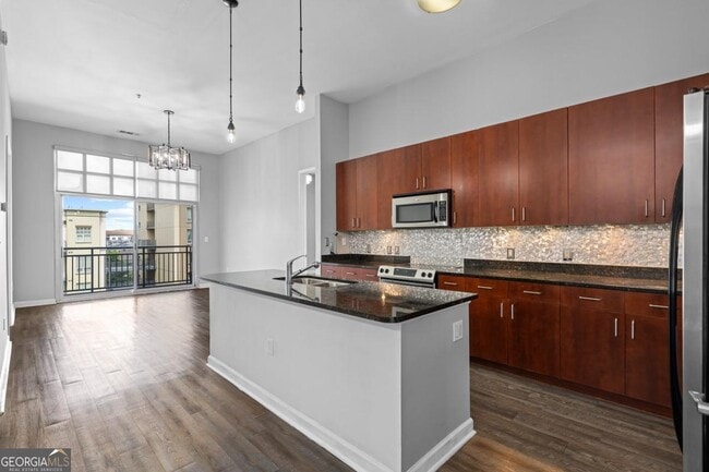 property at 711 Cosmopolitan Dr NE