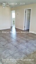 2519 Terry Ln in Sarasota, FL - Foto de edificio - Building Photo