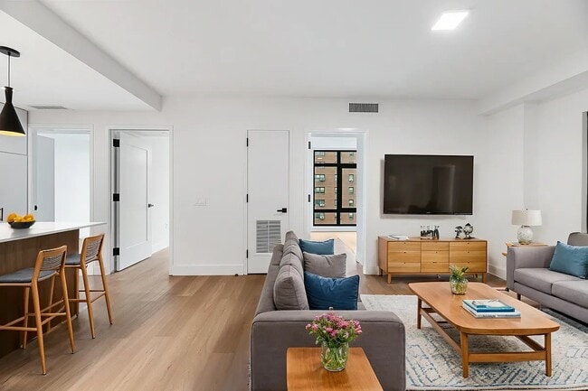 63 Pitt St