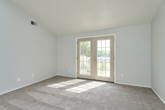 Springlake Apartments & Townhouses in Rochester, NY - Building Photo - Interior Photo