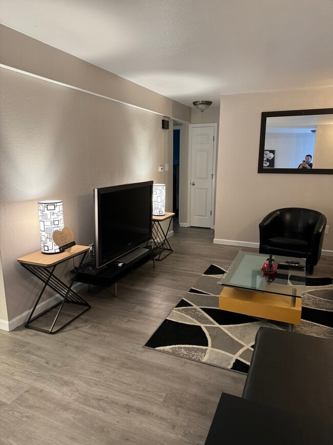 3909 Redwood Ln, Unit Apt D in Pueblo, CO - Foto de edificio - Building Photo