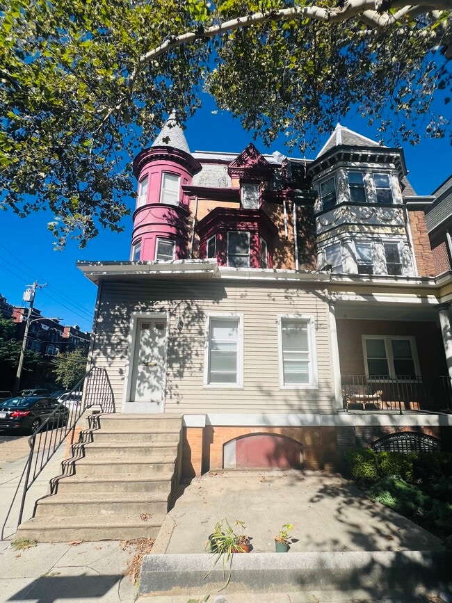 238 S 44th St, Unit 1F