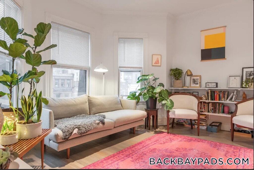 225 Newbury St in Boston, MA - Building Photo