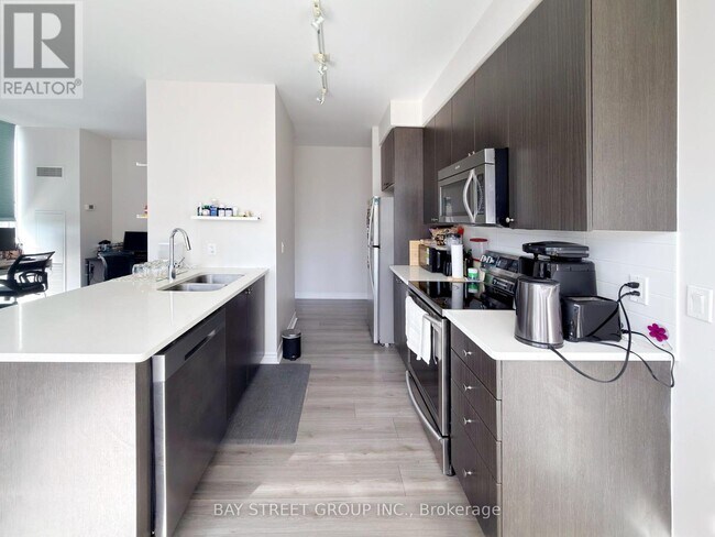 339 Rathburn Rd W in Mississauga, ON - Building Photo - Building Photo