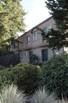 Chateau Hills in Portland, OR - Building Photo