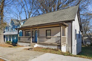 698 Garibaldi St SW in Atlanta, GA - Building Photo