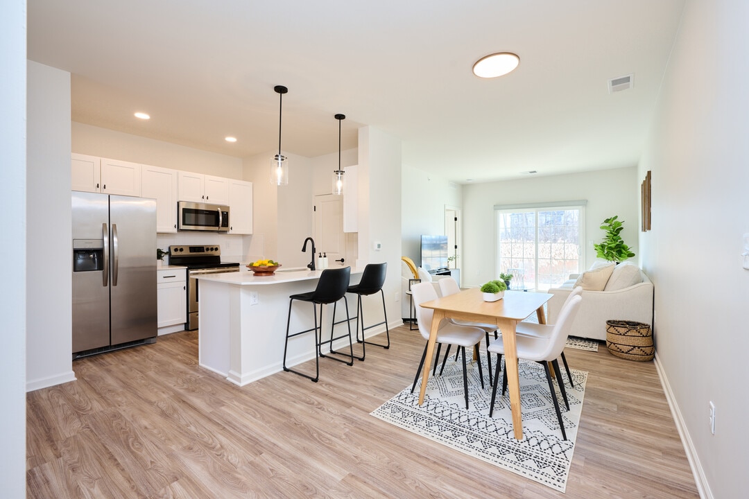 Genesee Pointe in West Henrietta, NY - Building Photo