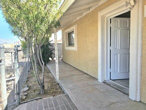 516 N Roosevelt Ave, Unit Half in Casa Grande, AZ - Foto de edificio - Building Photo