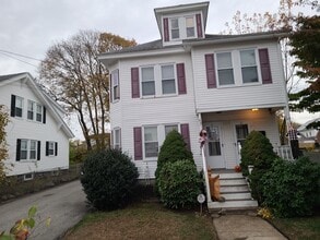 10 Elsmere Ave, Unit Second floor in Methuen, MA - Foto de edificio - Building Photo