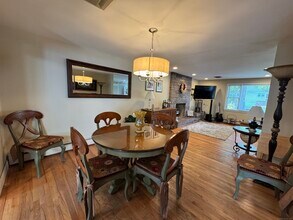 37 Stoneham Dr in West Hartford, CT - Building Photo - Building Photo