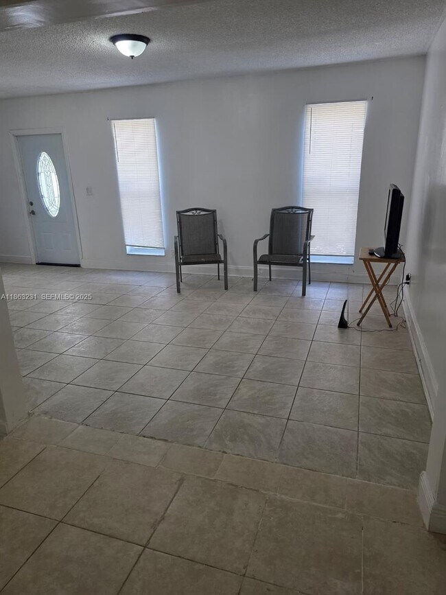1206 Seaview in North Lauderdale, FL - Building Photo - Building Photo
